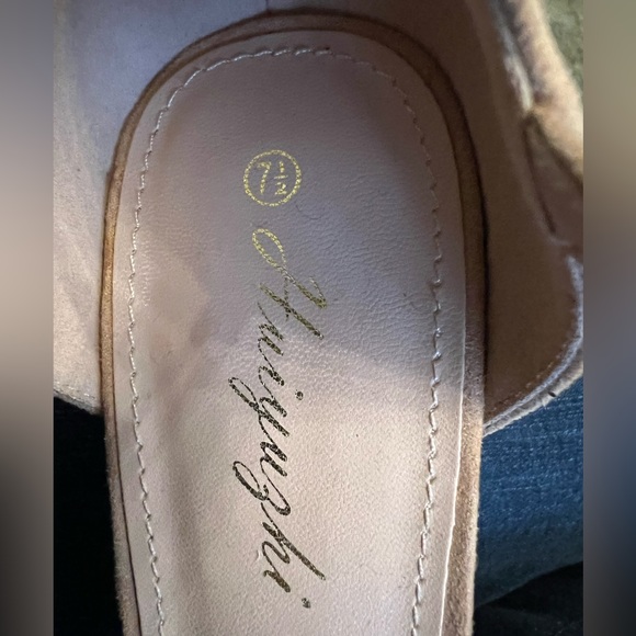 T-Strap Pumps by Huiyuzhi - Picture 5 of 7